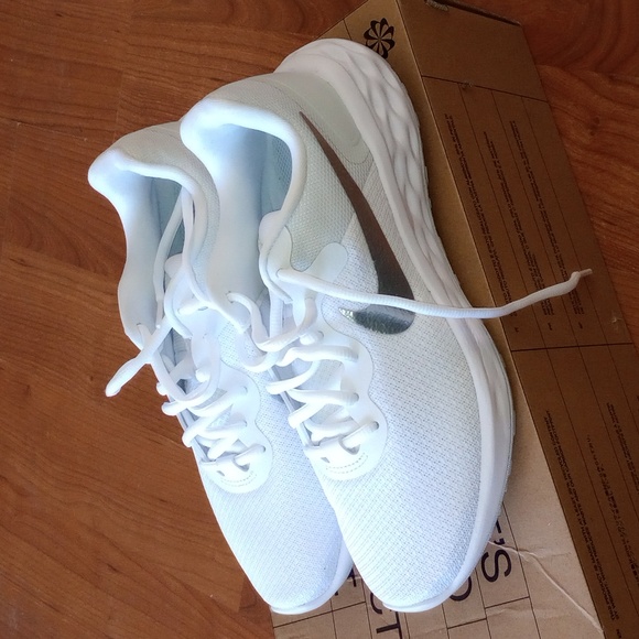 NOWT - Picture 2 of 8